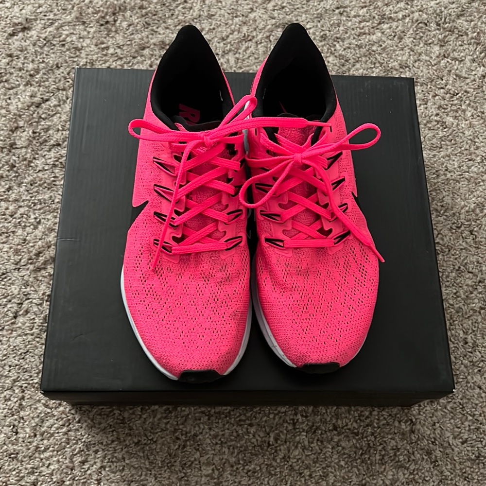 Women’s neon nike zoom